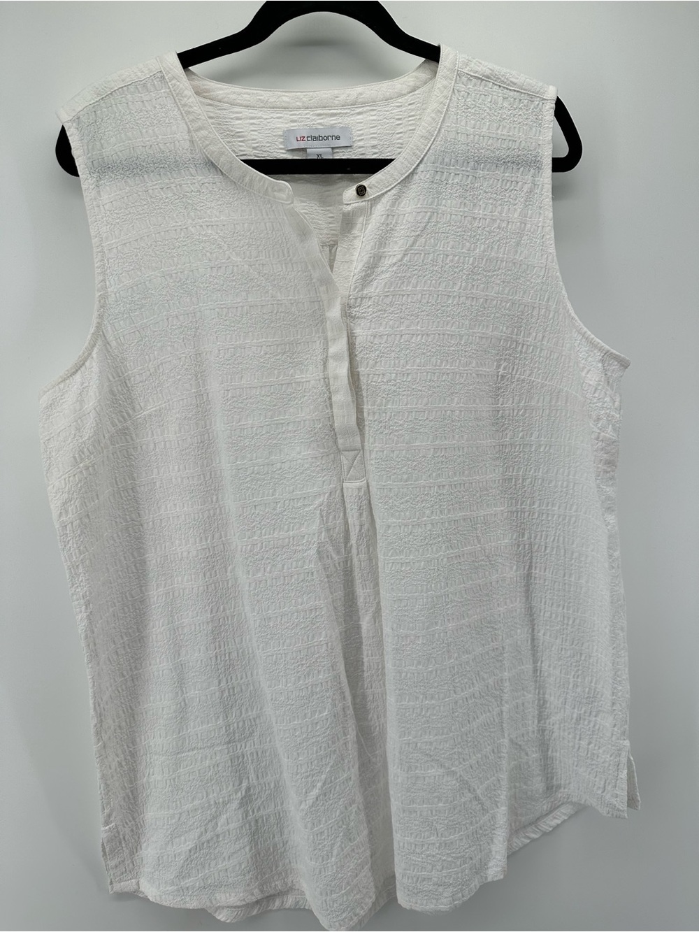 Liz Claiborne White Sleeveless Textured Henley Camisole